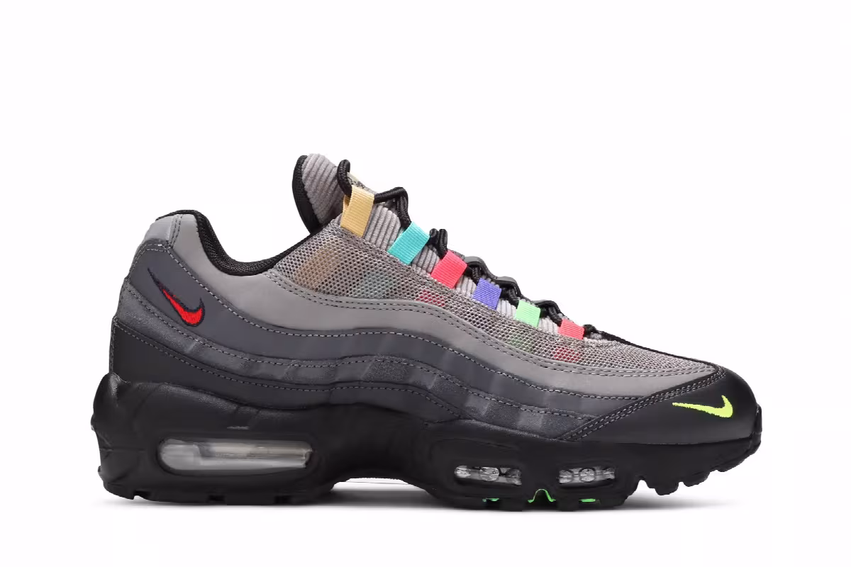 Nike Women's Air Max 95 SE Evolution of Icons, view 2