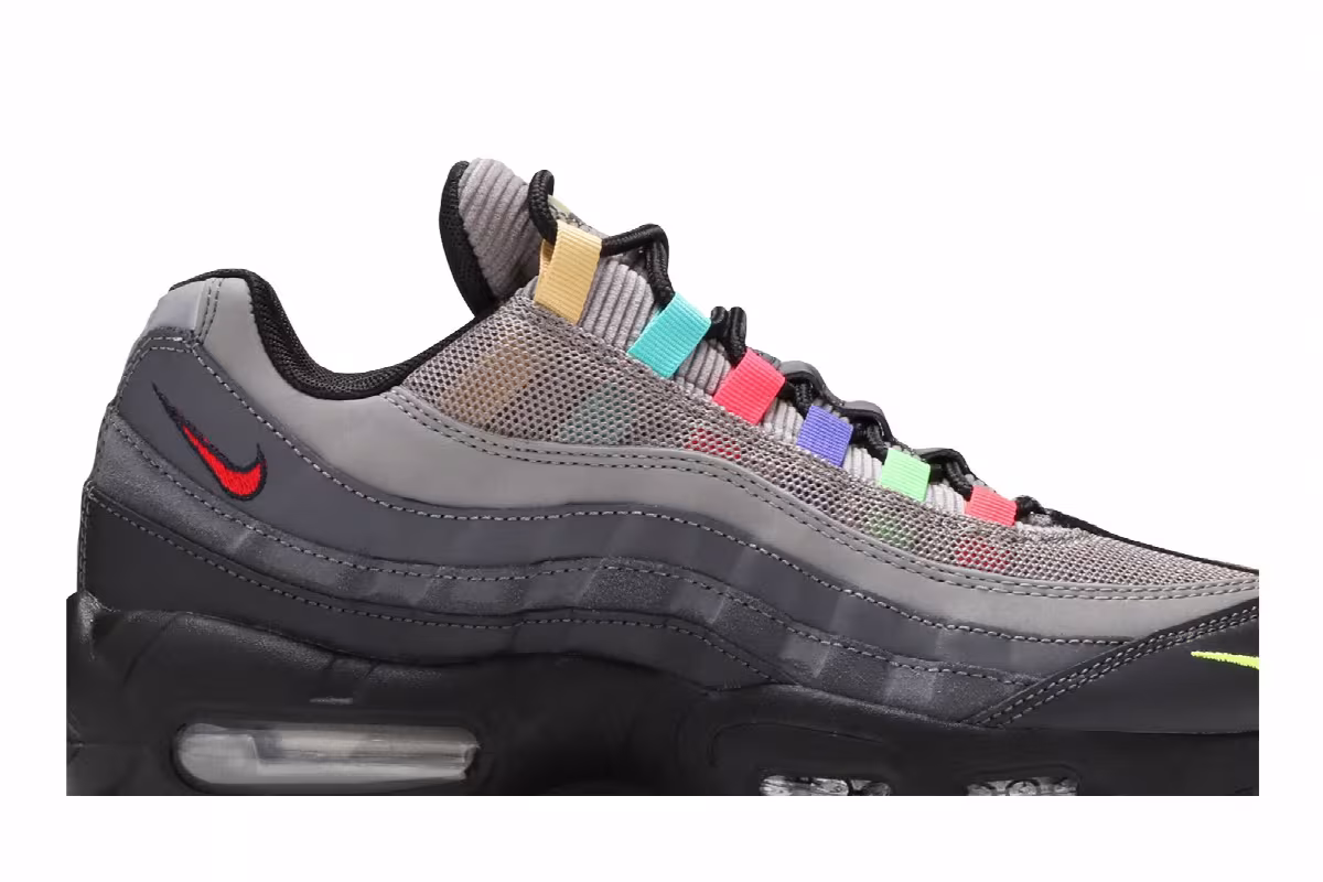 Nike Women's Air Max 95 SE Evolution of Icons, view 3