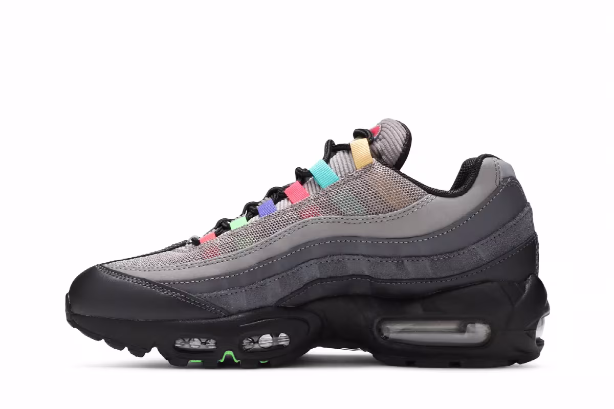 Nike Women's Air Max 95 SE Evolution of Icons, view 4