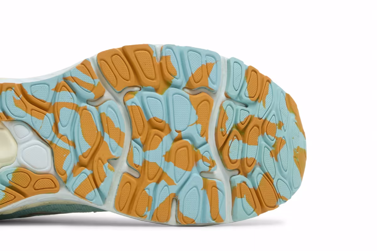 New Balance Women's Fresh Foam X 880v12 Surf Golden Hour, view 6