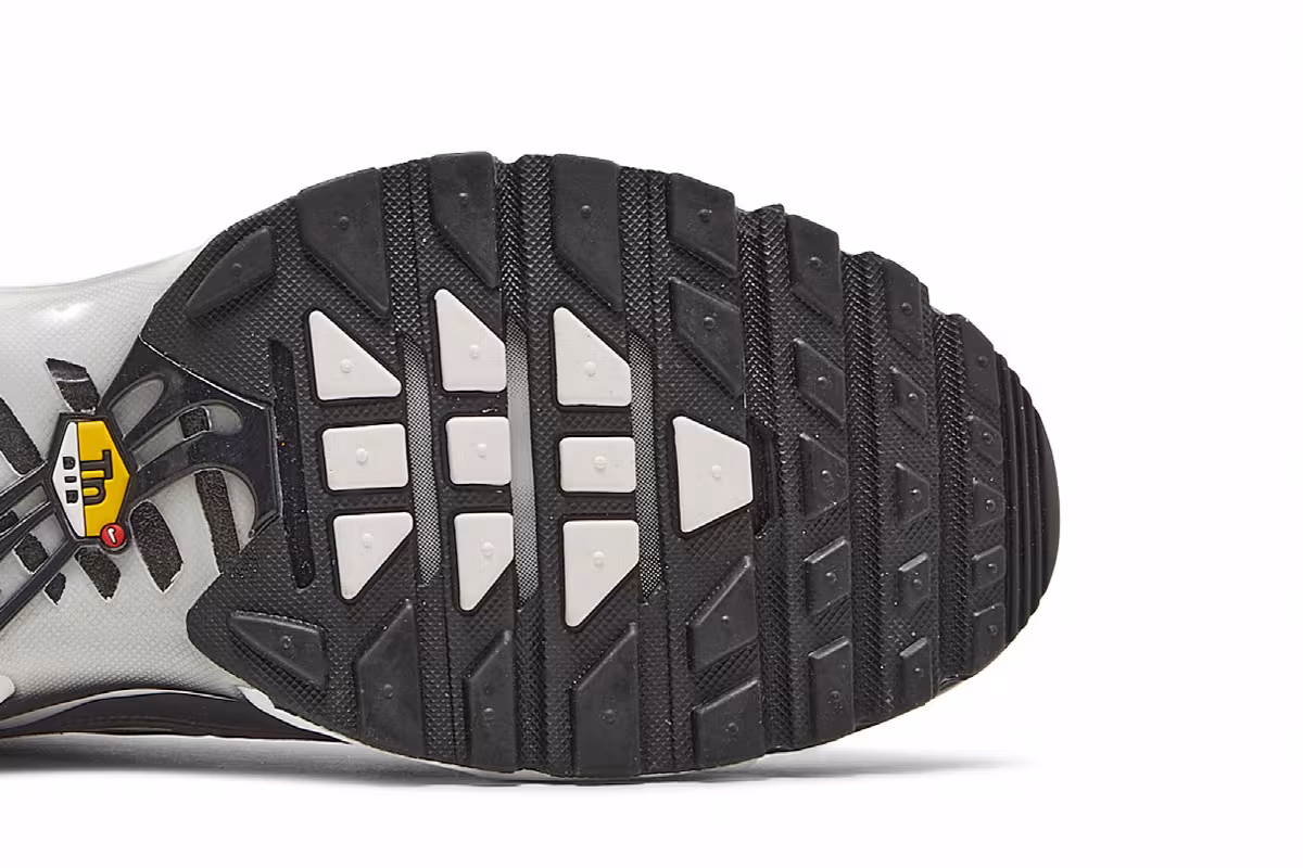 Nike Air Max Plus Shattered Ice - Black, view 6