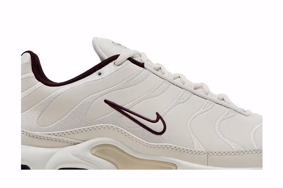 Nike Air Max Plus Premium Phantom Burgundy Crush, view 3