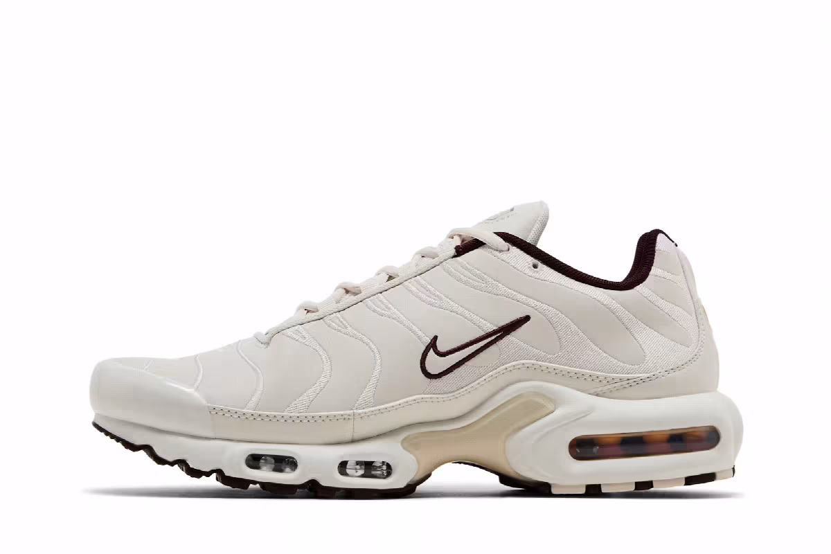 Nike Air Max Plus Premium Phantom Burgundy Crush, view 4