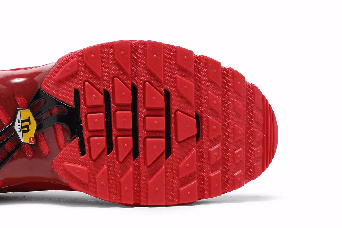 Nike Air Max Plus University Red, view 6