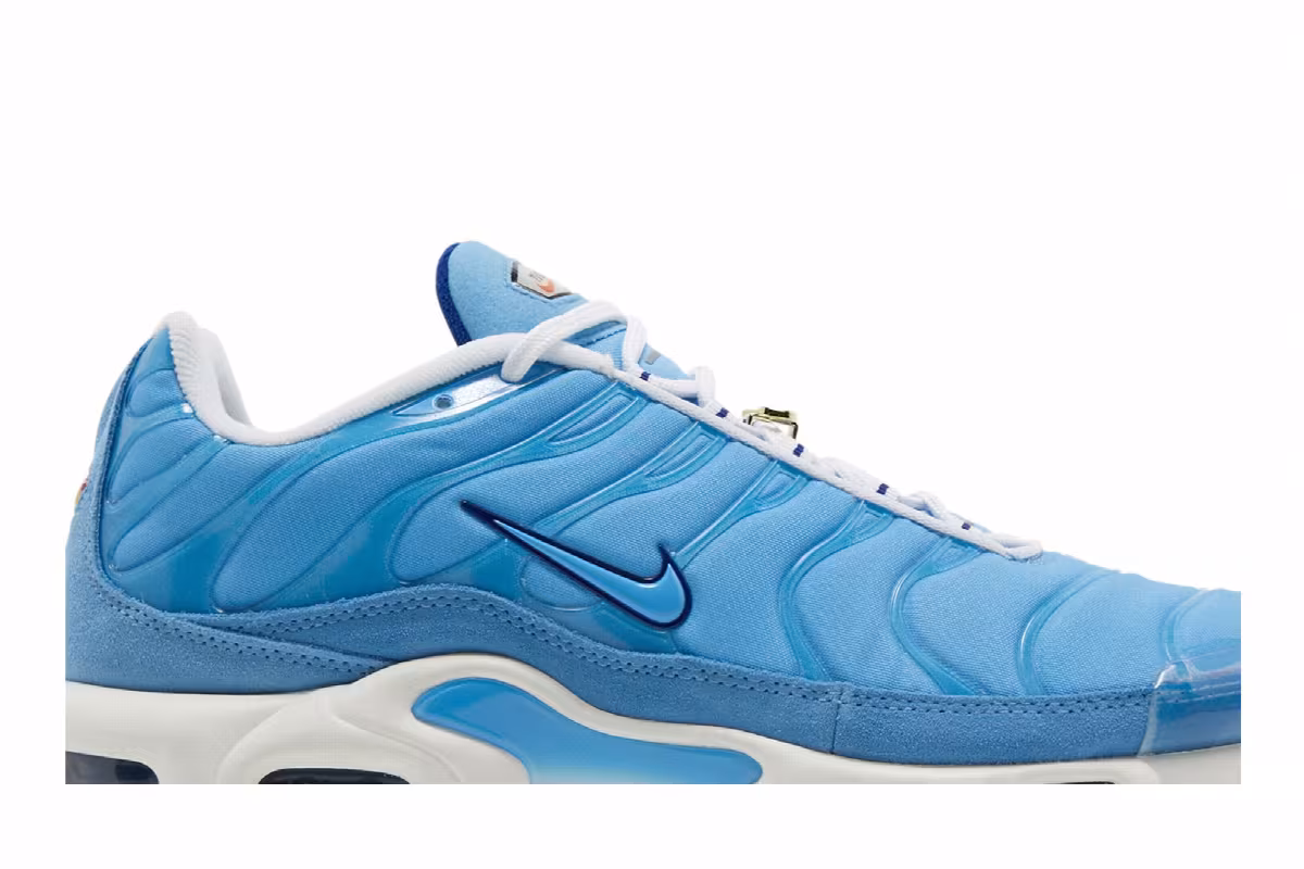Nike Air Max Plus SE First Use - University Blue, view 3