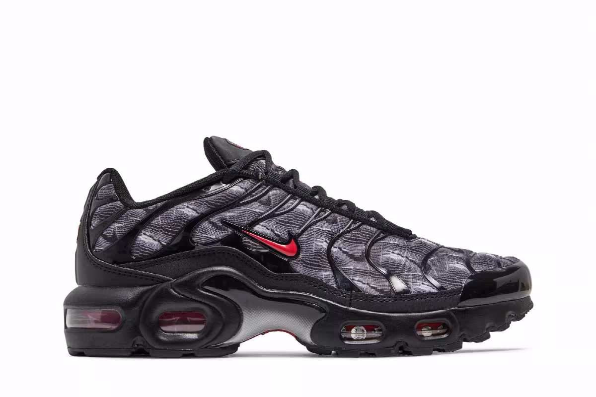 Nike Air Max Plus GS Black University Red, view 2