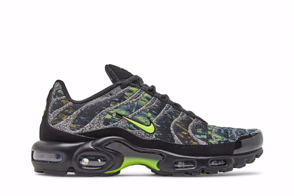 Nike Air Max Plus Sustainable - Black Volt, view 2