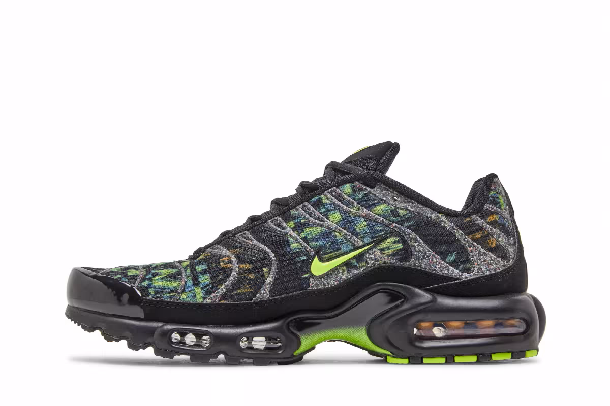 Nike Air Max Plus Sustainable - Black Volt, view 4