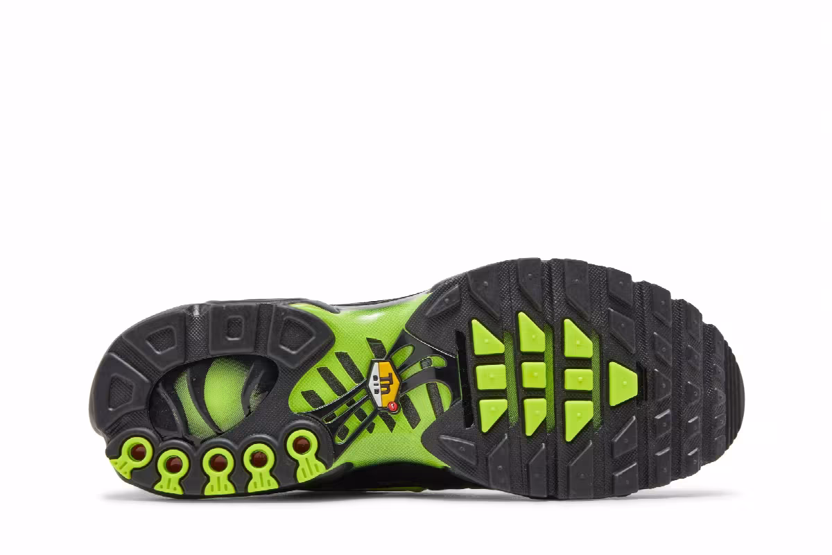 Nike Air Max Plus Sustainable - Black Volt, view 5