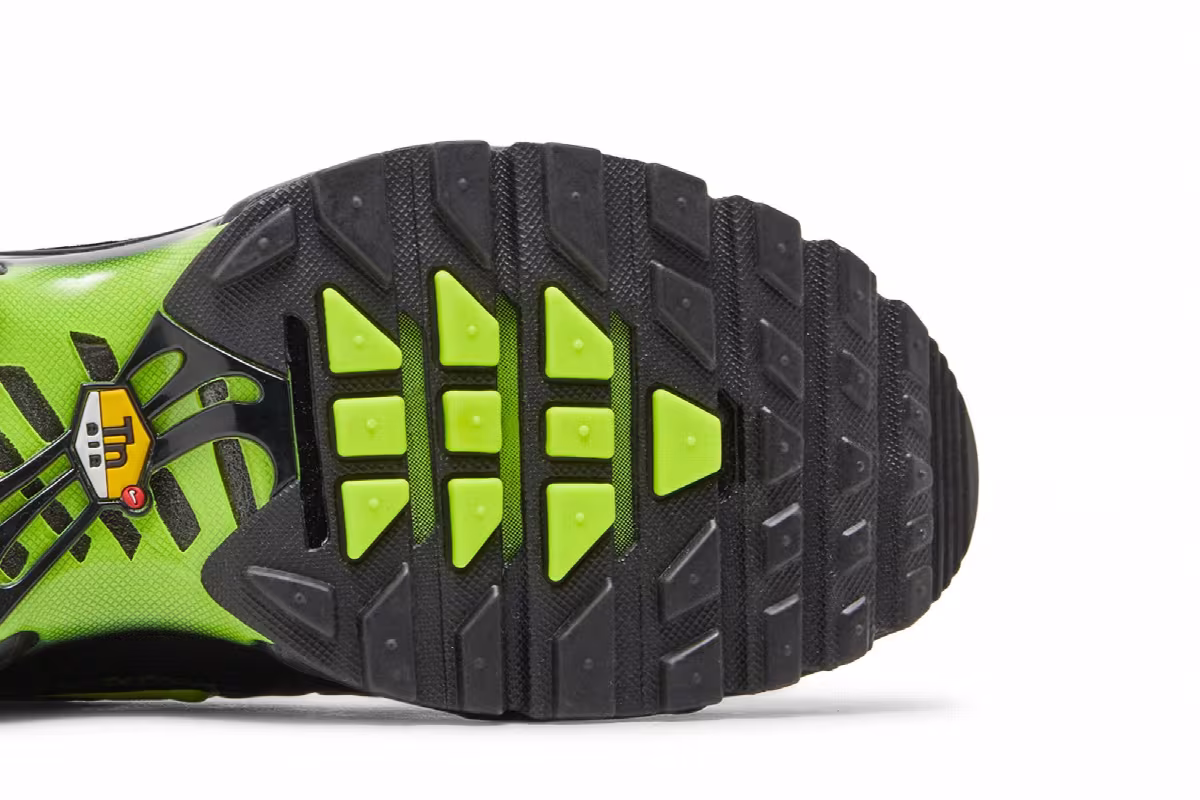 Nike Air Max Plus Sustainable - Black Volt, view 6
