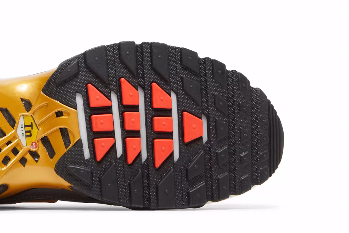 Nike Air Max Plus SE Iron Grey Metallic Gold, view 6