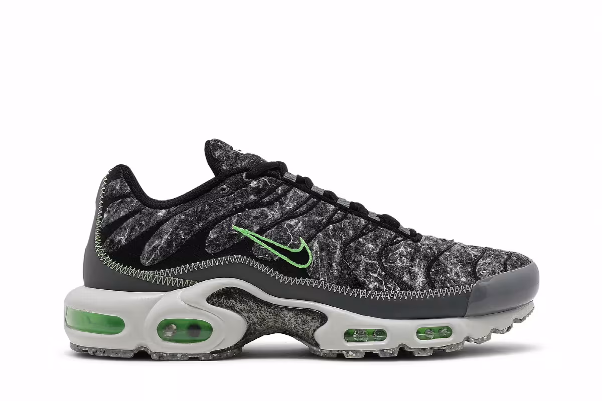 Nike Air Max Plus Essential Crater - Electric Green, view 2