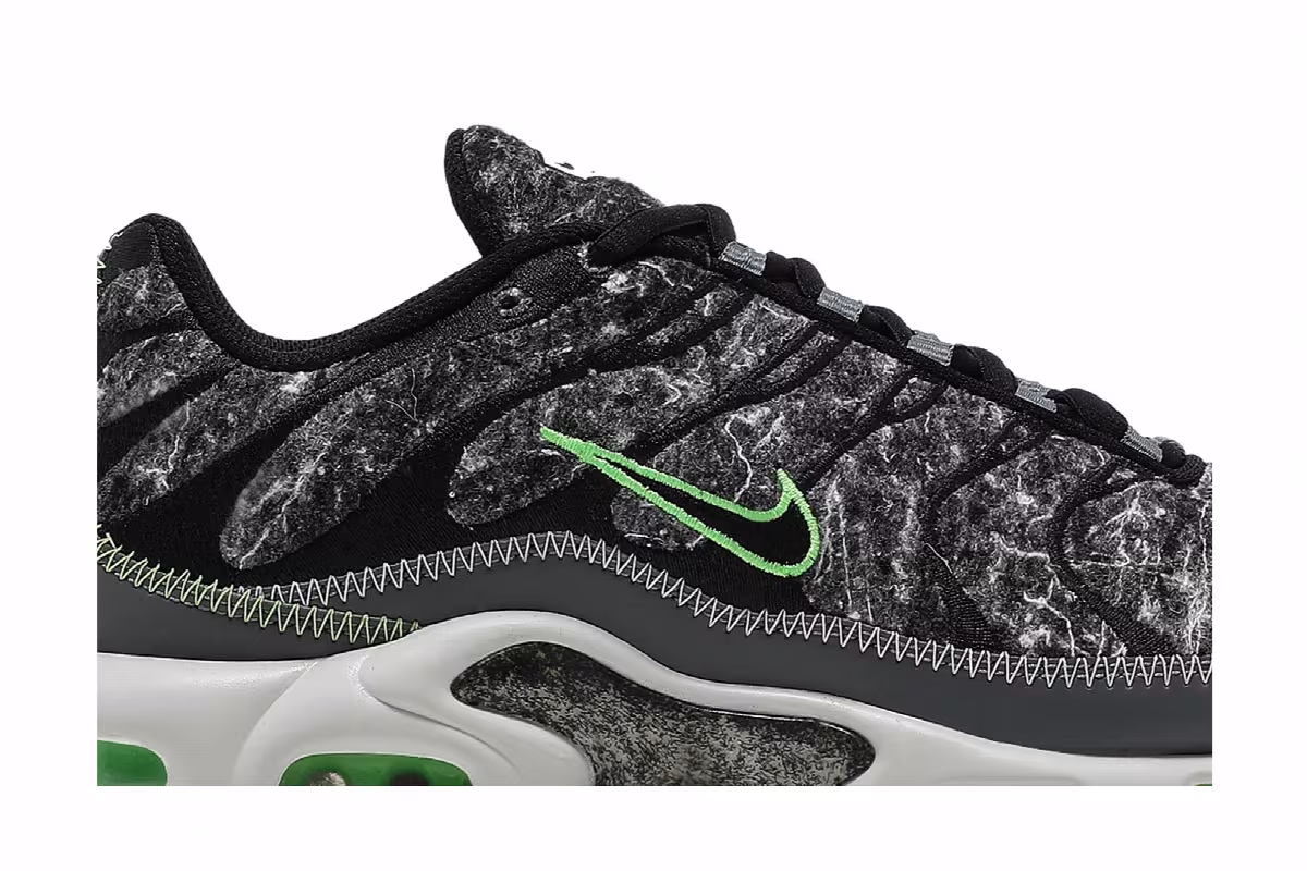Nike Air Max Plus Essential Crater - Electric Green, view 3