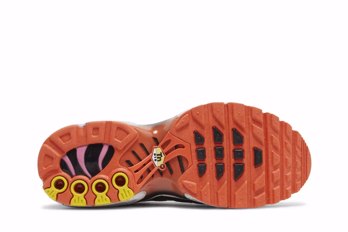 Nike Air Max Plus GS Black Turf Orange Speckled, view 5