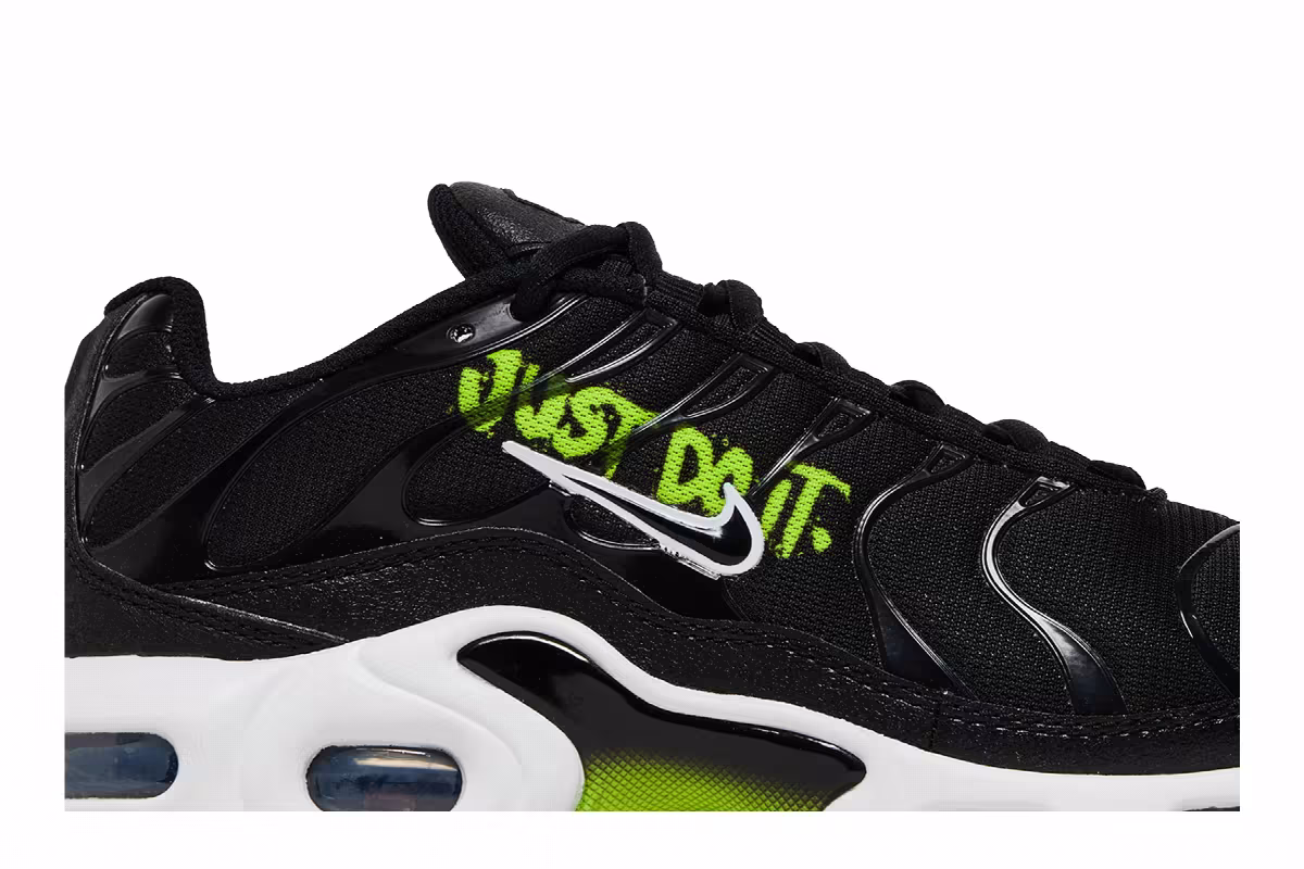 Nike Air Max Plus 1 GS Black Volt, view 3