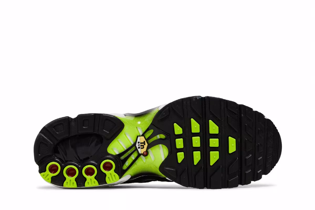 Nike Air Max Plus 1 GS Black Volt, view 5