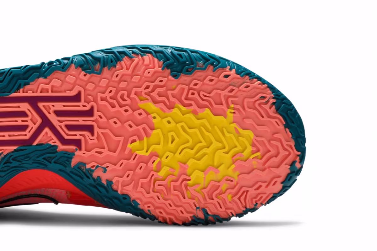 Nike Kyrie Low 4 1 World 1 People, view 6