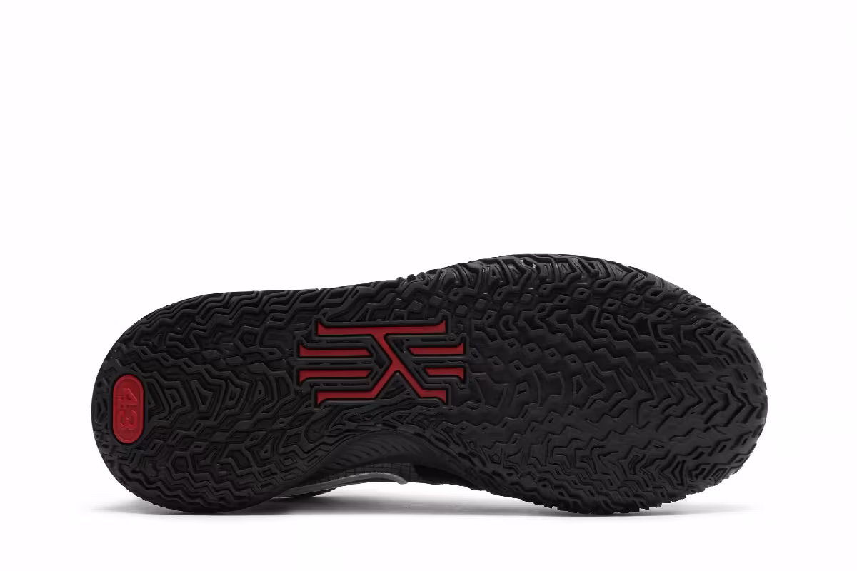 Nike Kyrie Low 4 Bred, view 5