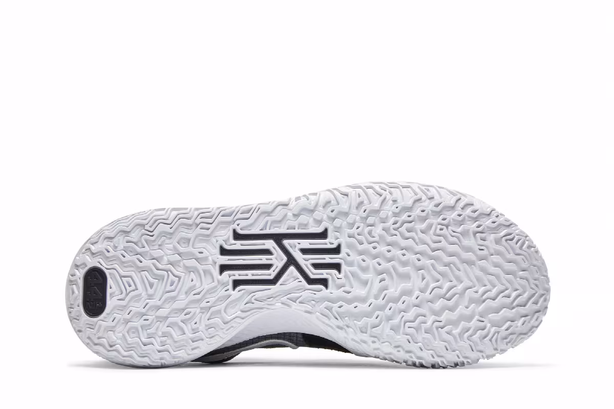 Nike Kyrie Low 4 TB Black White, view 5