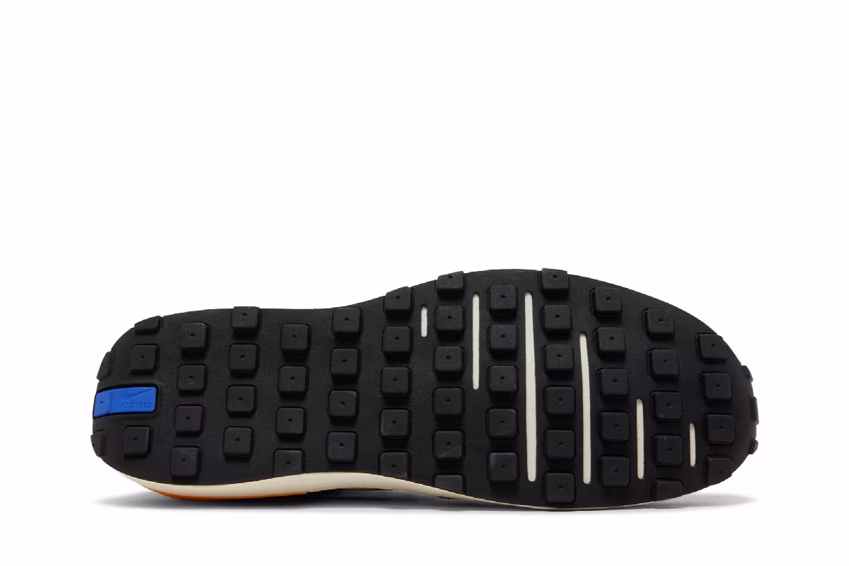 Nike Waffle One SE University Gold Sunset, view 5