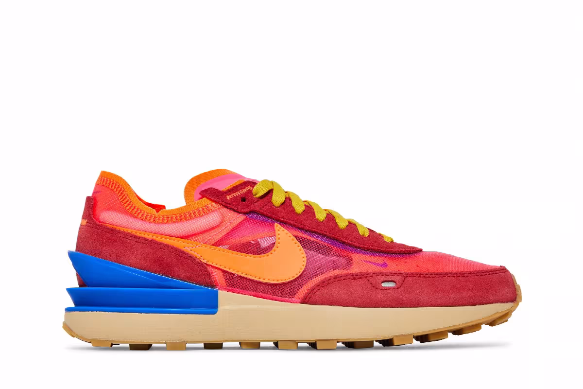Nike Waffle One Hyper Pink Crimson, view 2