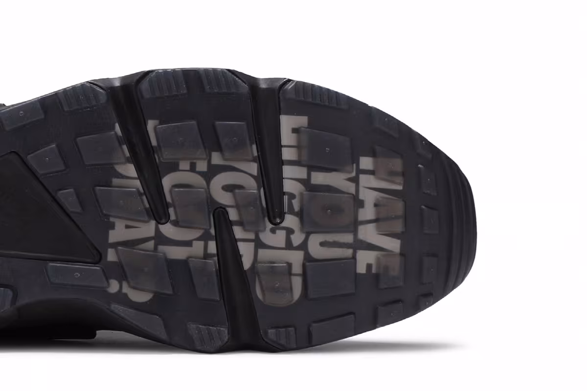 Nike Air Huarache OG Hyper Local London, view 6