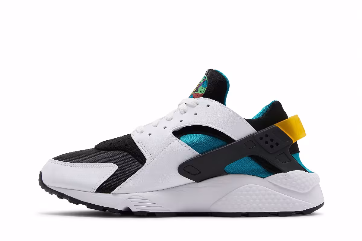 Nike Air Huarache Peace, Love, Swoosh, view 4
