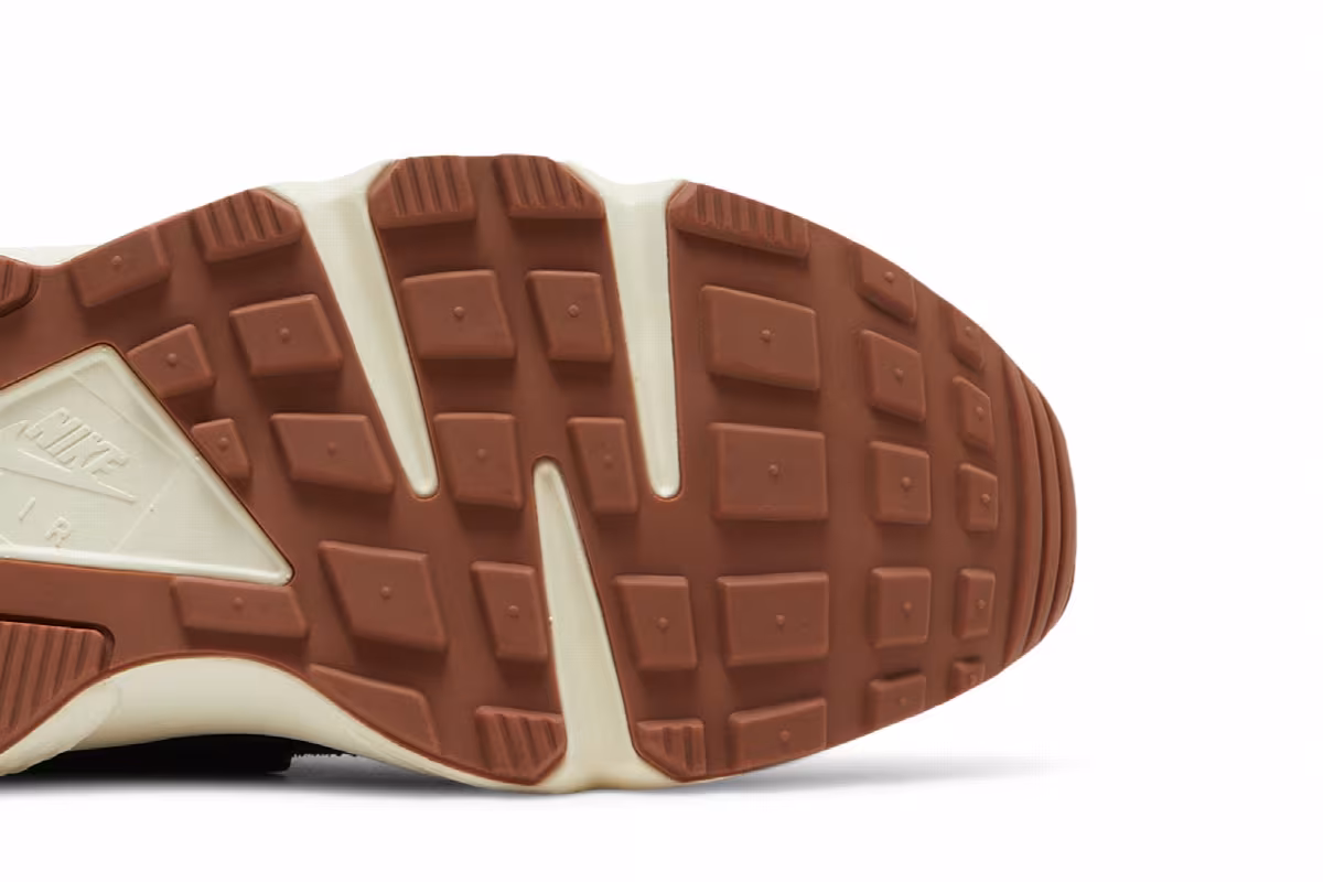 Nike Women's Air Huarache ACG Inspired, view 6