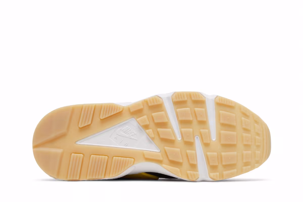 Nike Women's Air Huarache Go The Extra Smile, view 5