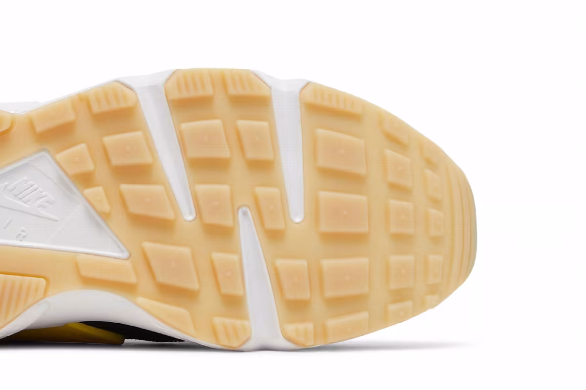 Nike Women's Air Huarache Go The Extra Smile, view 6