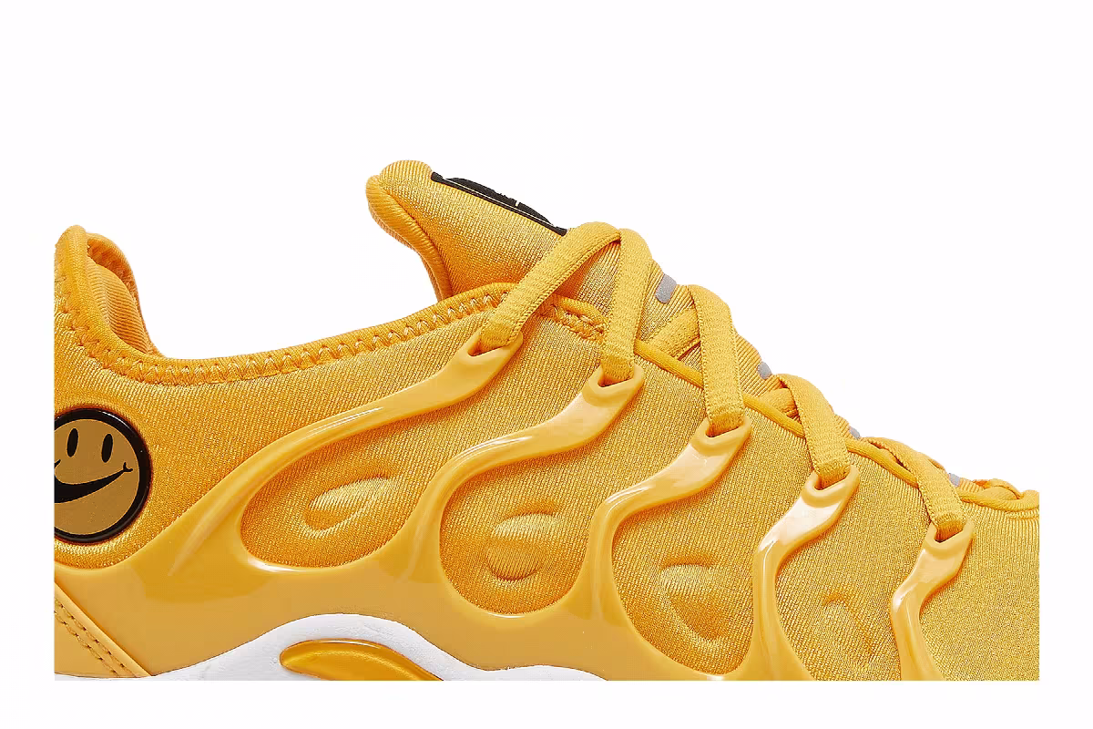 Nike Women's Air VaporMax Plus Go The Extra Smile, view 3