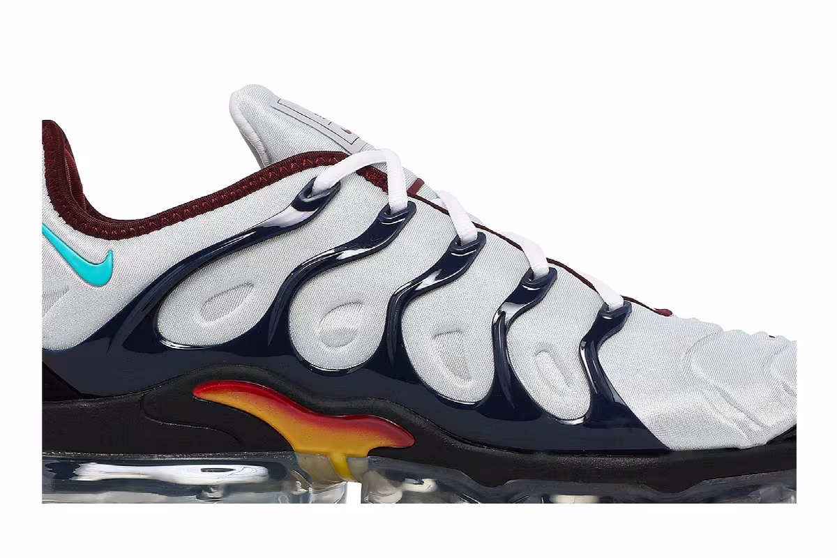 Nike Air VaporMax Plus Platinum Midnight Navy, view 3