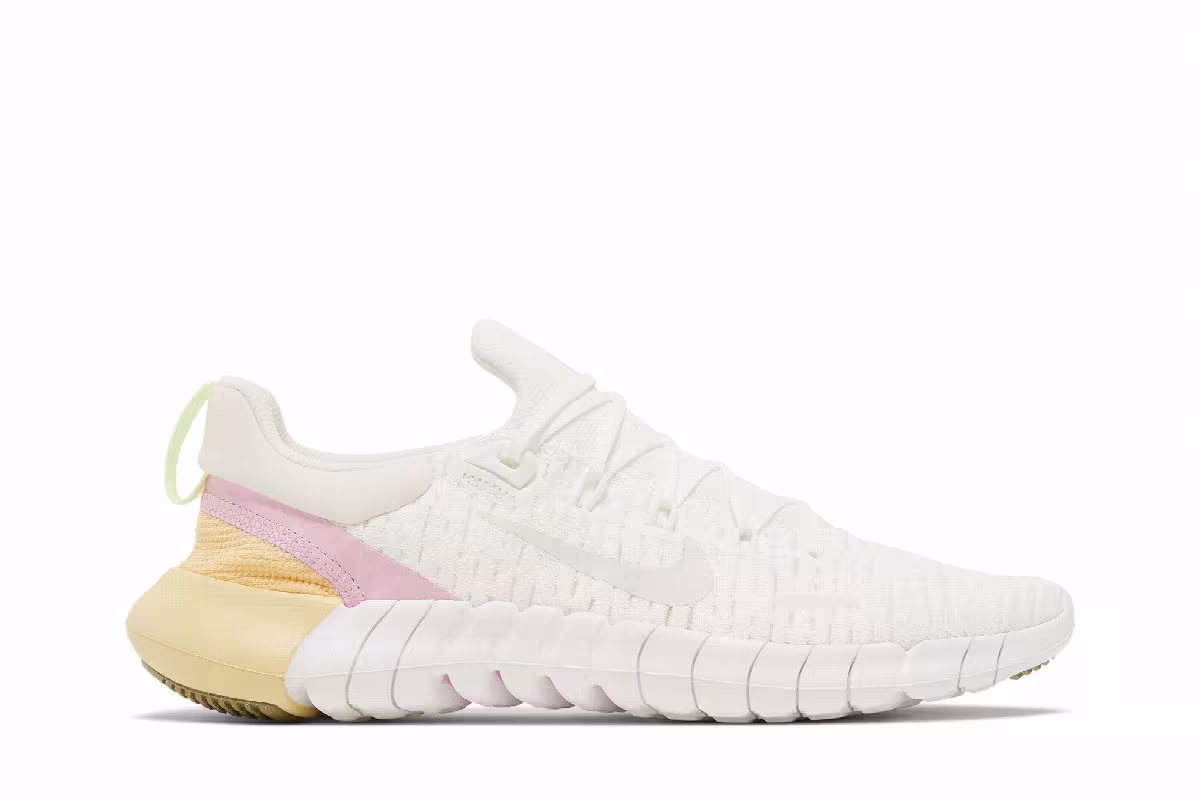 Nike Women's Free Run 5.0 Summit White Light Arctic Pink, view 2