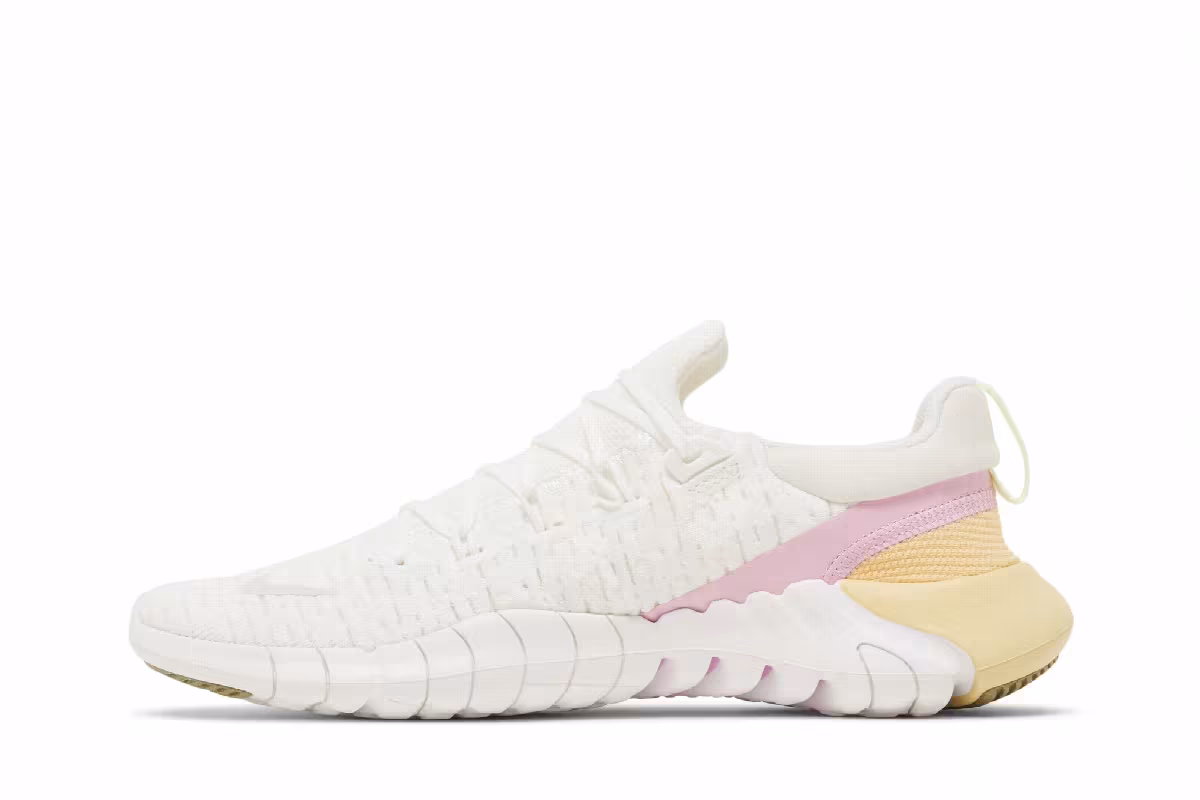 Nike Women's Free Run 5.0 Summit White Light Arctic Pink, view 4