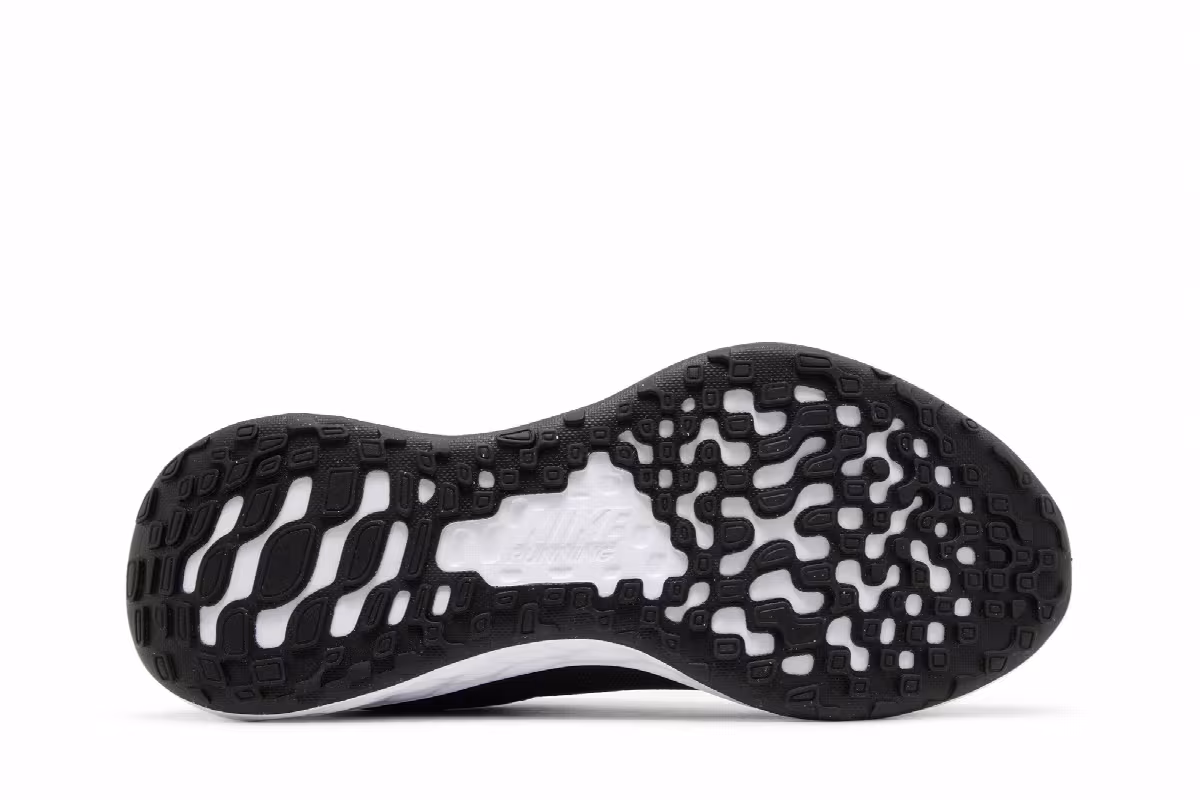 Nike Revolution 6 Extra Wide Black White, view 5