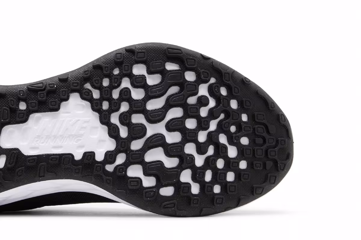 Nike Revolution 6 Extra Wide Black White, view 6