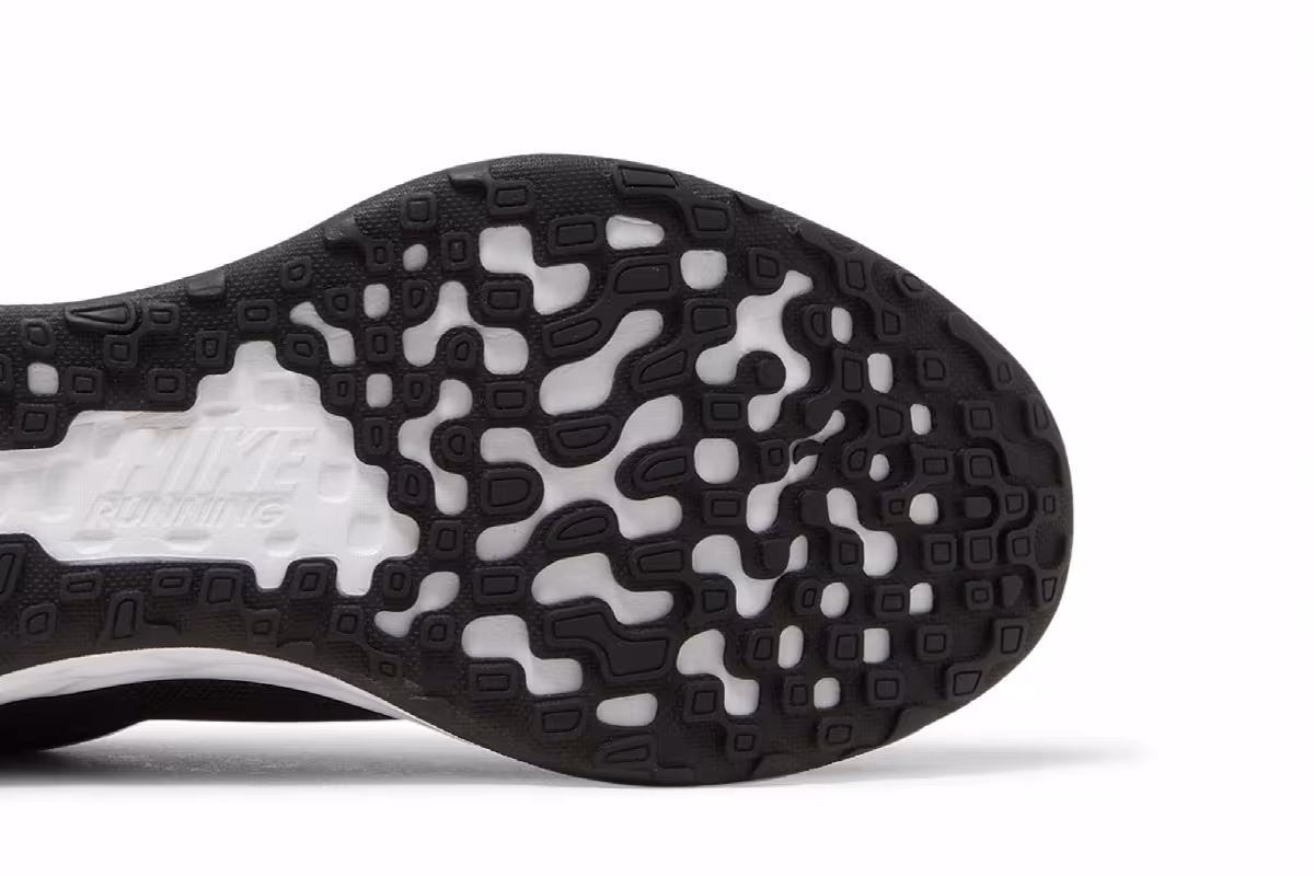 Nike Revolution 6 Black Metallic Gold, view 6