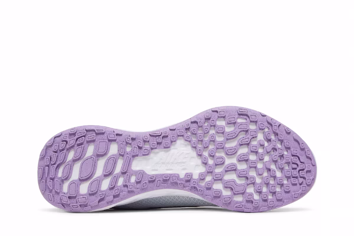 Nike Women's Revolution 6 Next Nature Ghost Lilac, view 5