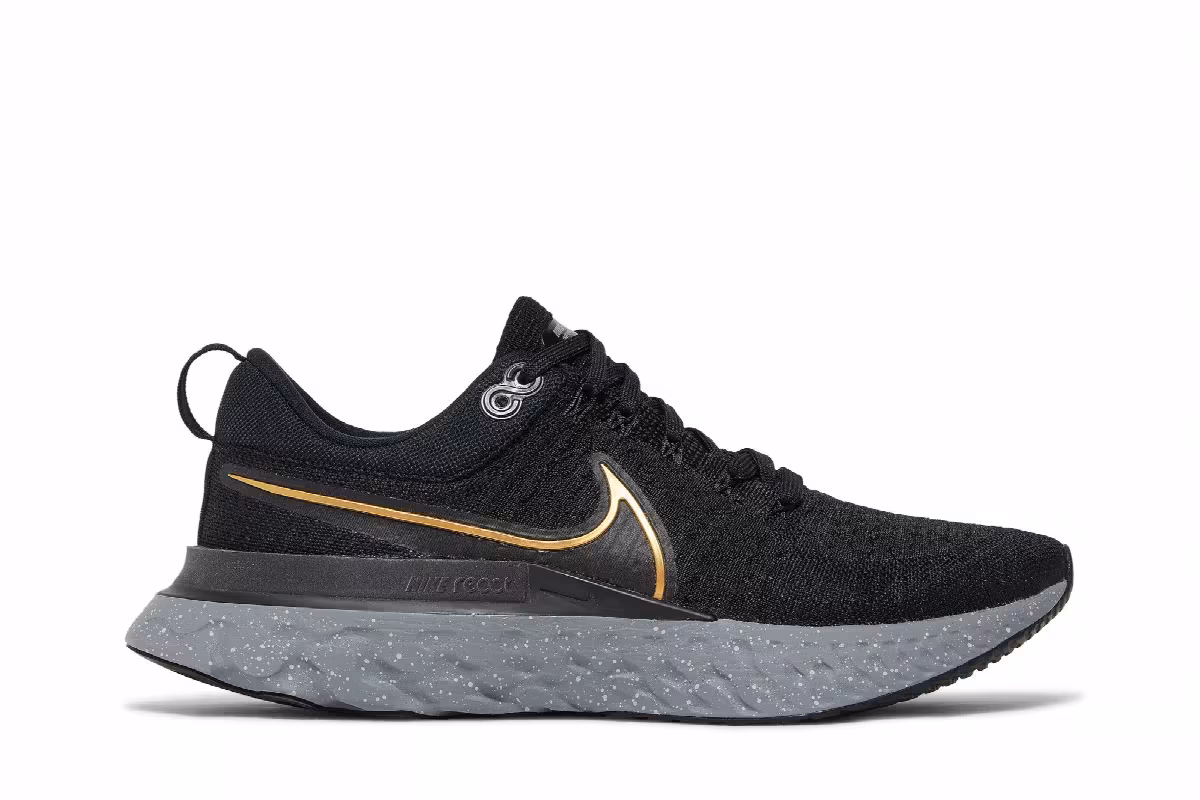 Nike React Infinity Run Flyknit 2 Black Metallic Gold, view 2