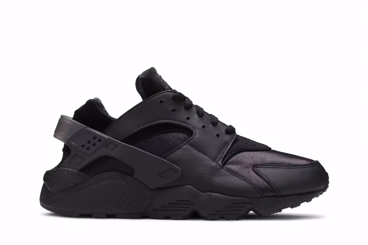Nike Air Huarache Triple Black, view 2