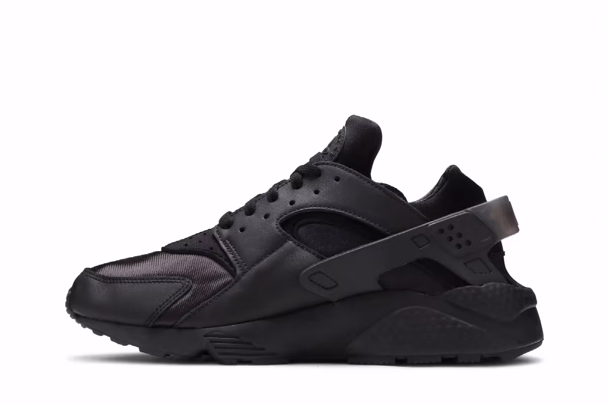 Nike Air Huarache Triple Black, view 4
