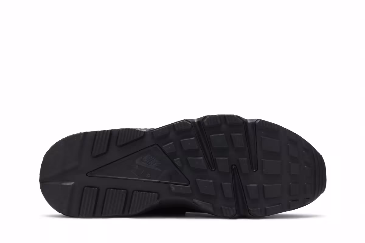 Nike Air Huarache Triple Black, view 5