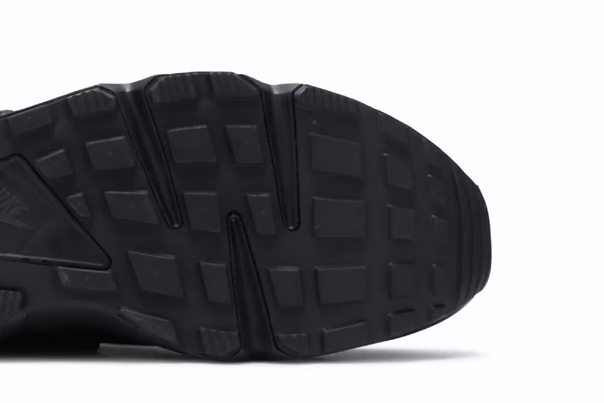 Nike Air Huarache Triple Black, view 6