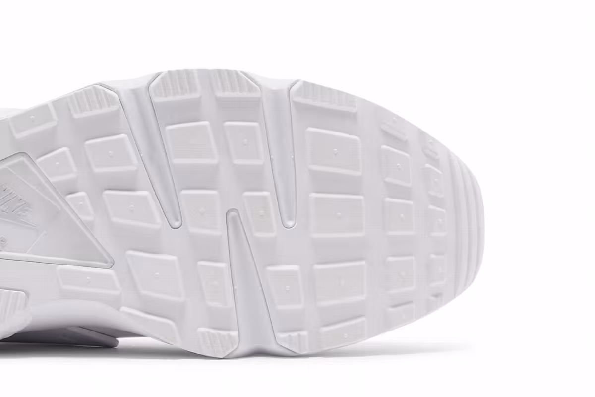 Nike Air Huarache Triple White, view 6