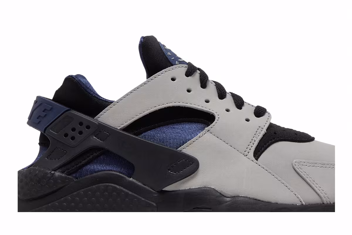 Nike Air Huarache LE Shadow, view 3