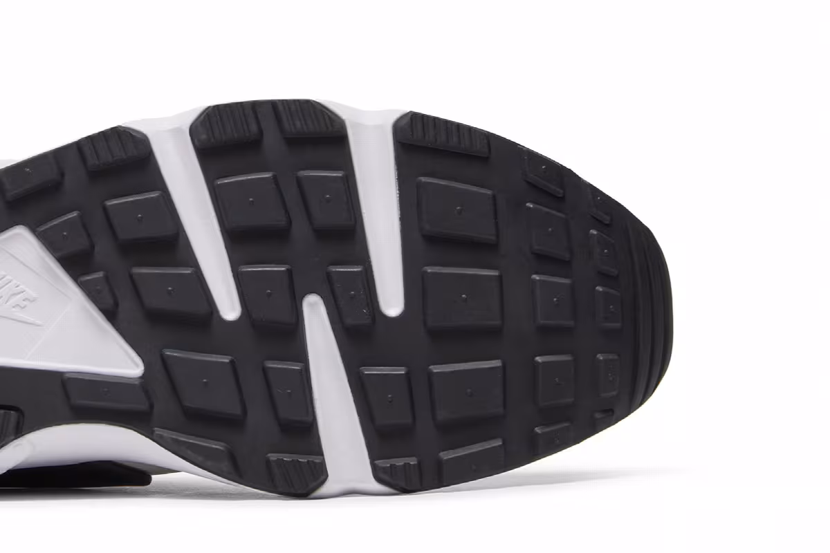 Liverpool FC x Nike Air Huarache Premium QS Checker, view 6