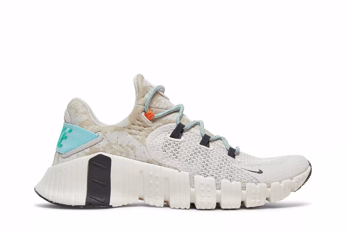 Nike Women's Free Metcon 4 Platinum Tint Copa, view 2