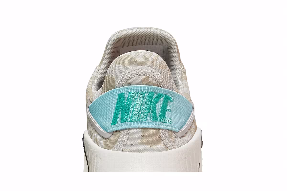 Nike Women's Free Metcon 4 Platinum Tint Copa, view 8