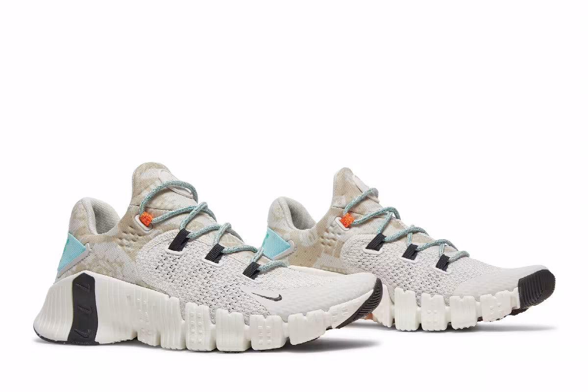Nike Women's Free Metcon 4 Platinum Tint Copa, view 9