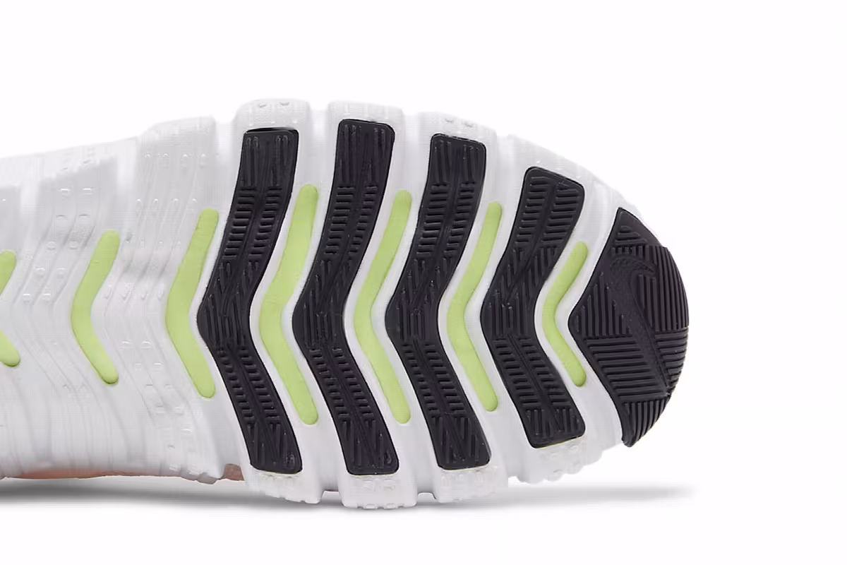 Nike Women's Free Metcon 4 Light Soft Pink Magic Ember, view 6